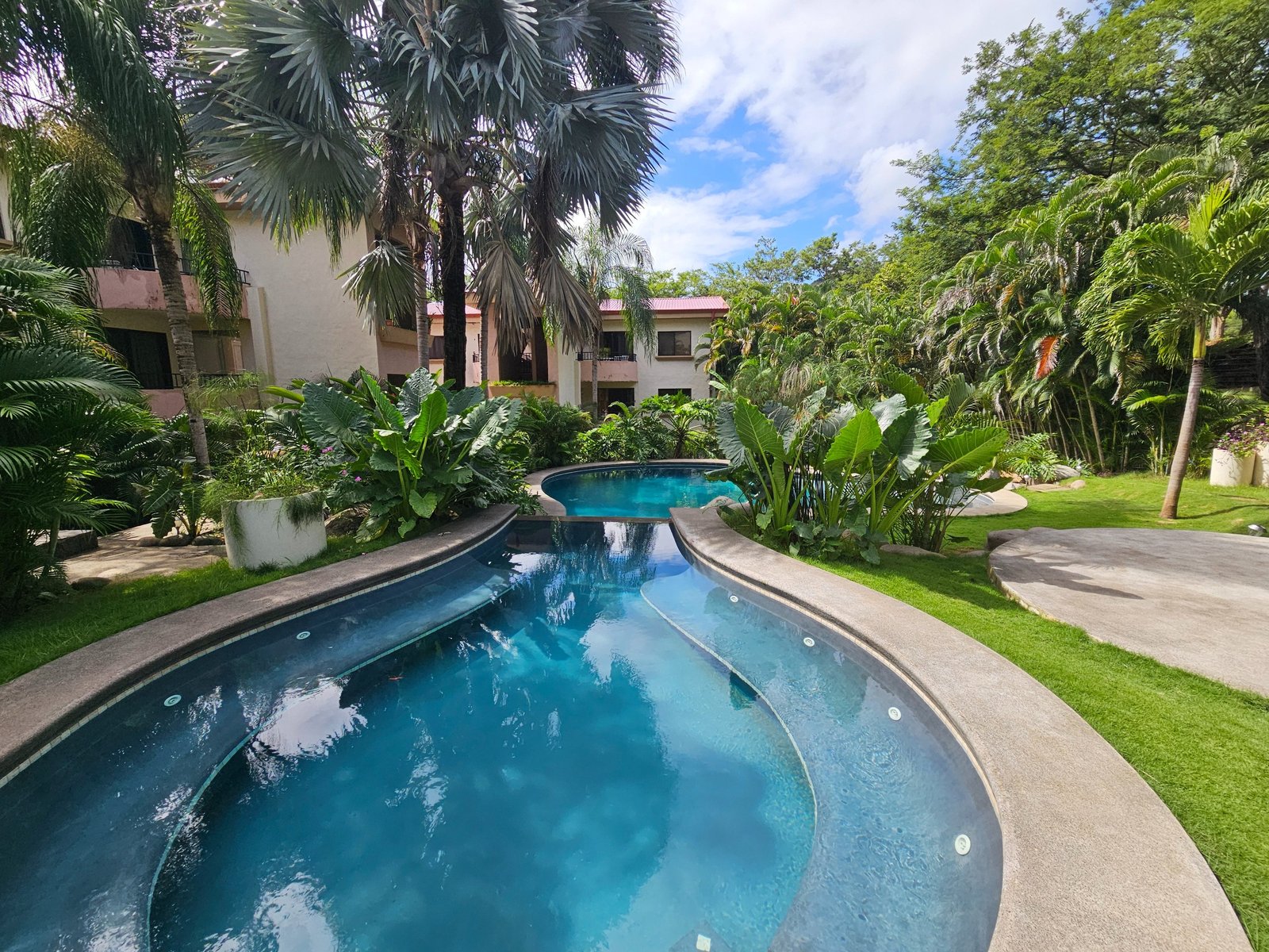 Serena Luxury Suites